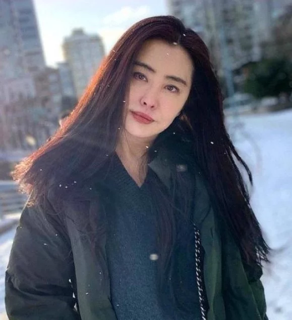 “山寨版王祖贤”：只有17岁，街头卖鱼走红，赚钱补贴家用-榆桦源码网